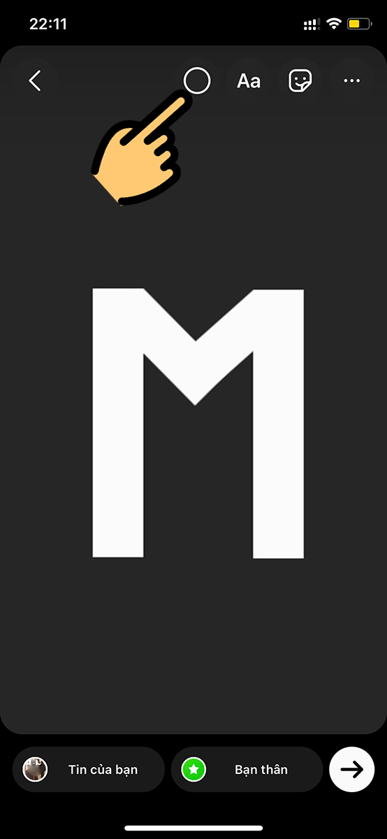 Dùng ngón tay phóng to cỡ chữ và canh chữ ở vị trí giữa ô