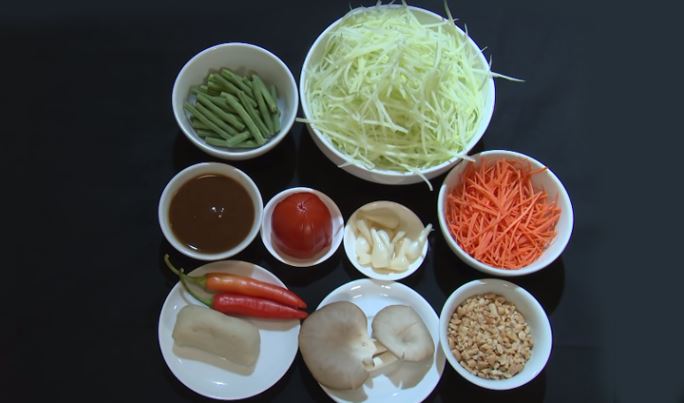 Cách làm gỏi đu đủ Thái Lan chay ngon