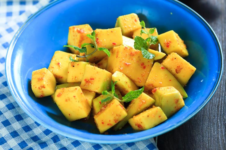 Cách làm xoài lắc chua ngọt