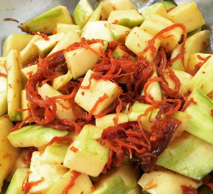 Cách làm xoài lắc bò khô