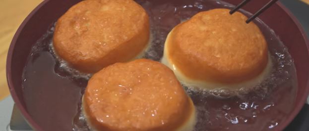 Cách làm bánh donut nhân kem trứng