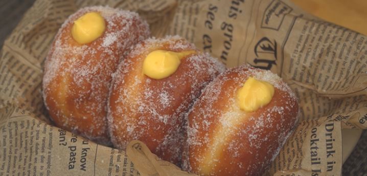 Cách làm bánh donut nhân kem trứng