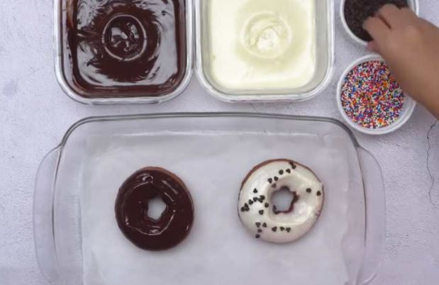 Cách làm bánh donut socola