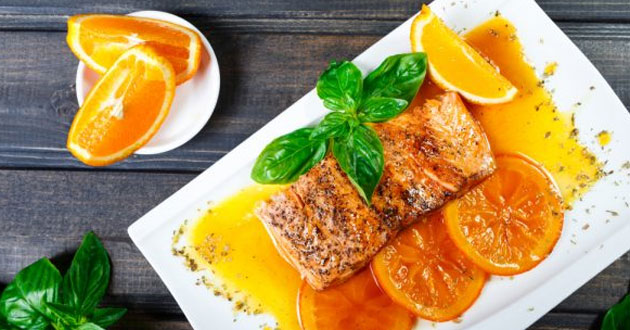 Cá hồi áp chảo sốt cam Cá hồi áp chảo sốt cam