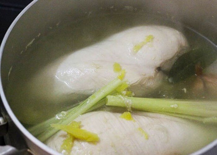 Các bước khi thực hiện cách làm khô gà lá chanh bằng nồi chiên không dầu