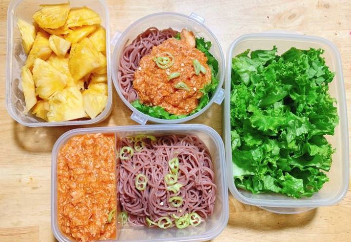 Cách nấu bún gạo lứt giảm cân ức gà sốt cà chua