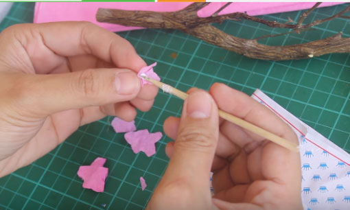 Cách làm hoa đào bằng giấy Cách làm hoa đào bằng giấy