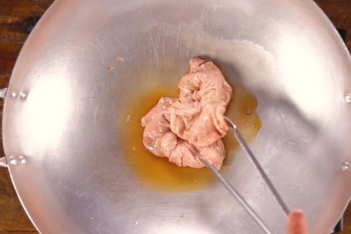 Cách sơ chế lòng non bằng nước mắm