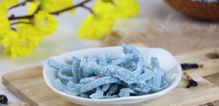 Cách làm mứt dừa non hoa đậu biếc