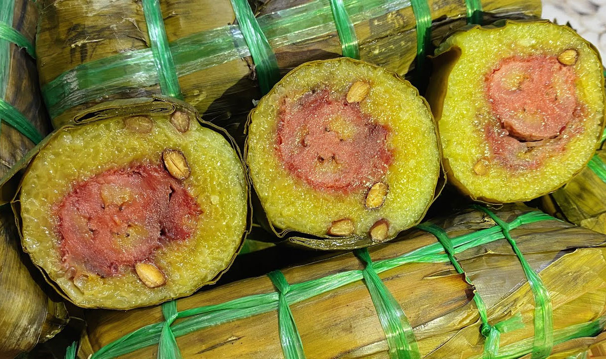 Bánh tét nhân chuối đậu