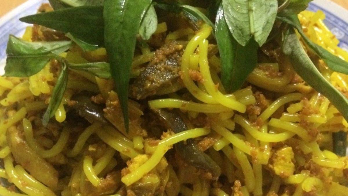 Cách làm bún xào nghệ chay