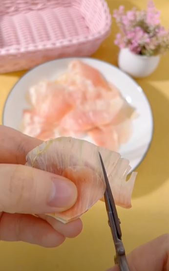 Làm hoa hồng bằng vỏ bưởi