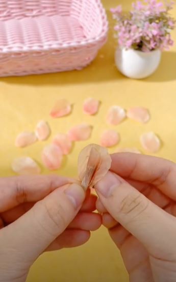 Cách làm hoa hồng bằng vỏ bưởi đơn giản mà đẹp