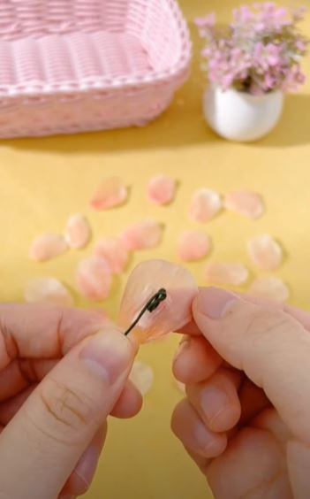 Cách làm hoa hồng bằng vỏ bưởi đơn giản mà đẹp