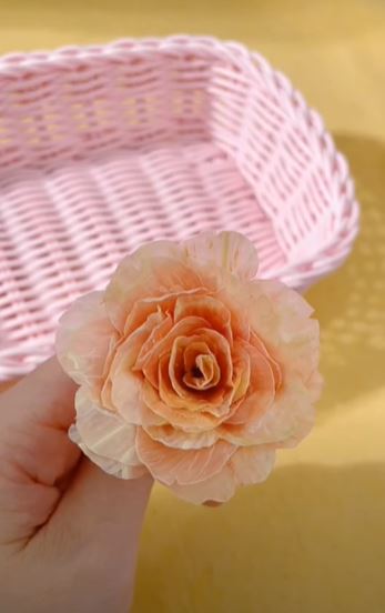 Cách làm hoa hồng bằng vỏ bưởi đơn giản mà đẹp