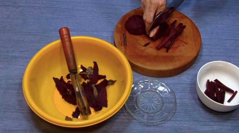 Cách làm mứt dừa ngũ sắc ngày Tết