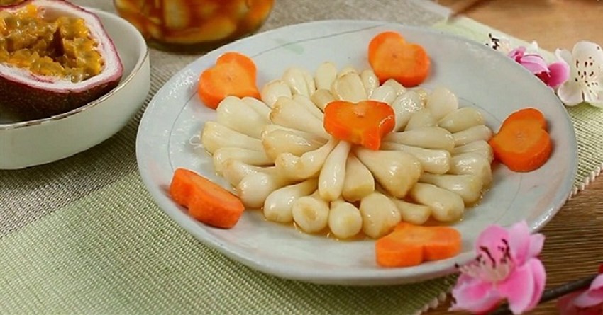 3 cách làm dưa kiệu ngày Tết giòn ngon nhất