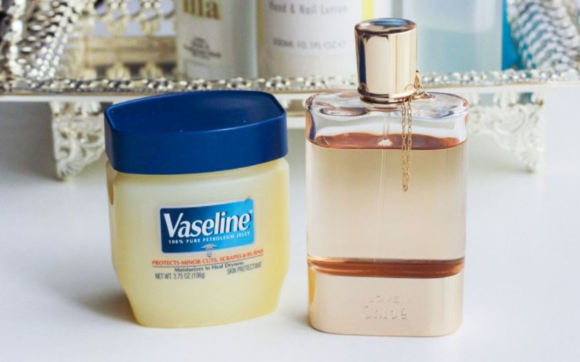 Cách xịt nước hoa đúng cách giúp lưu hương thơm lâu cho nam nữ