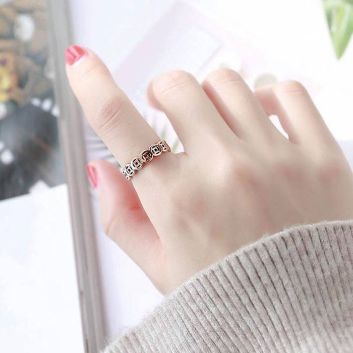 Tìm hiểu nhẫn kim tiền nên đeo ngón nào tốt Tìm hiểu nhẫn kim tiền nên đeo ngón nào tốt