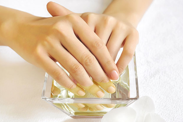 Làm dài móng tay bằng bia Làm dài móng tay bằng bia