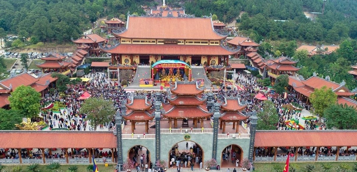 Những hình ảnh chùa Ba Vàng đẹp nhất