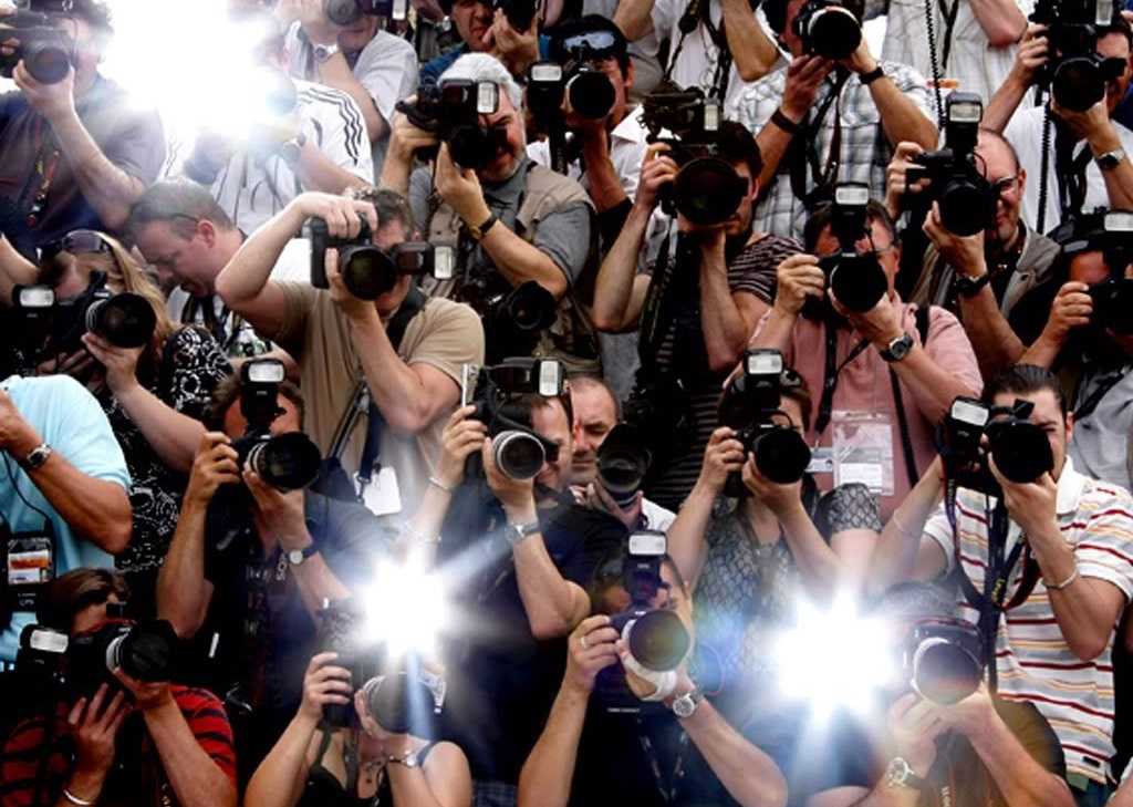 Paparazzi là gì? Làm paparazzi là làm gì?