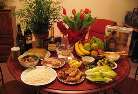 Gạo muối cúng giao thừa xong làm gì