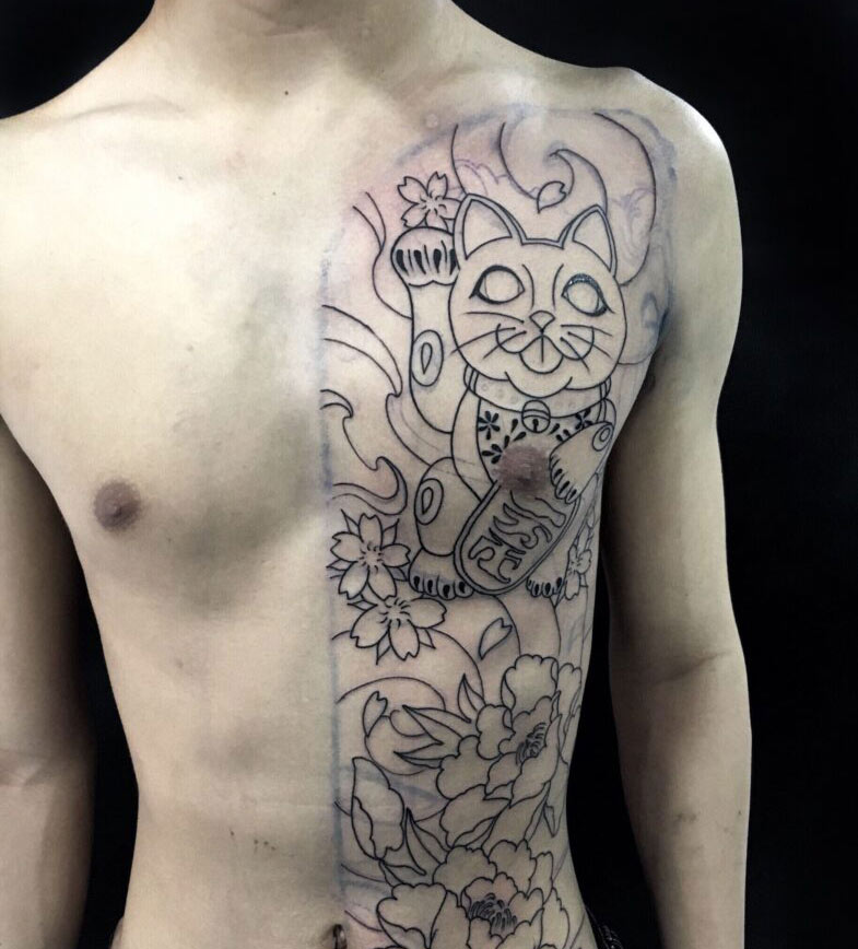 Hình xăm mèo Thần Tài đen trắng