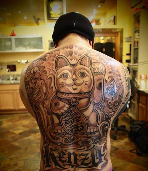 Hình xăm mèo Thần Tài full lưng