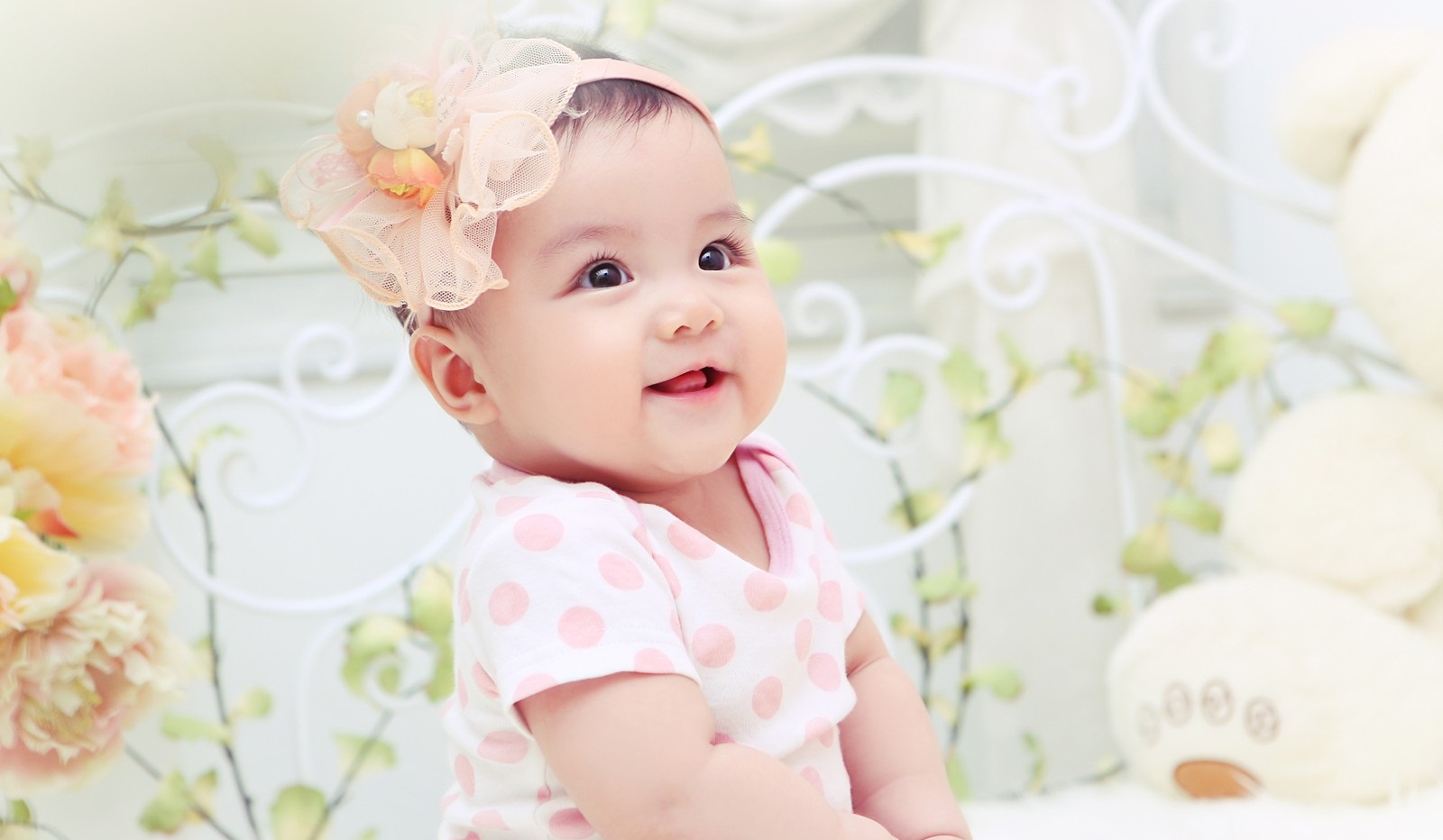 Hình bé gái dễ thương