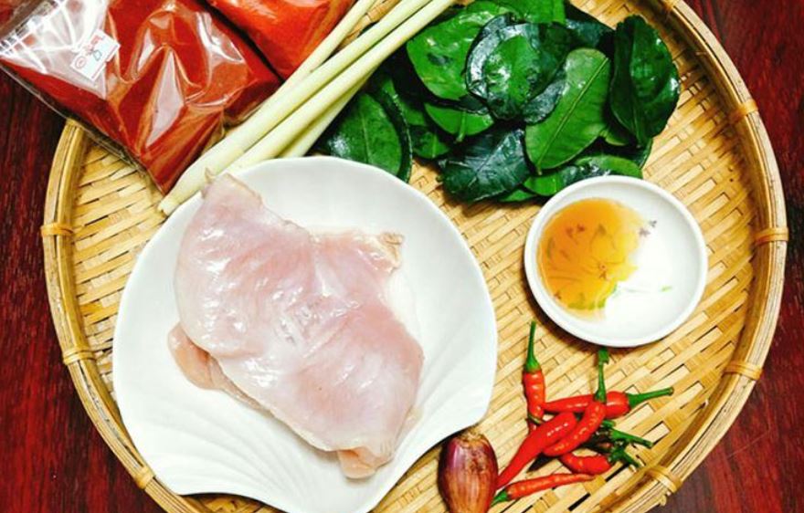 Cách làm khô gà lá chanh bằng chảo chống dính