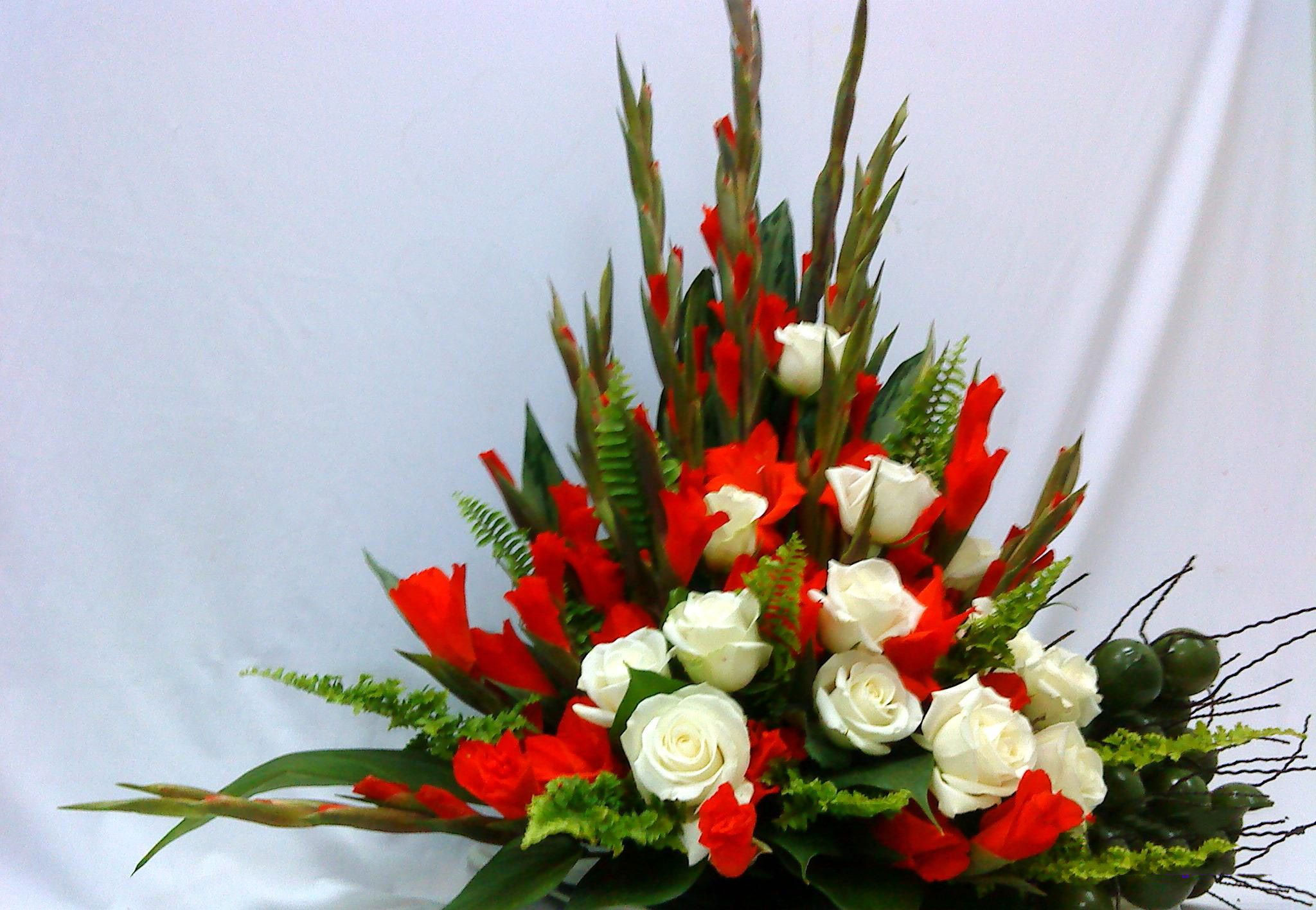 Cách cắm hoa lay ơn và hoa hồng Cách cắm hoa lay ơn và hoa hồng