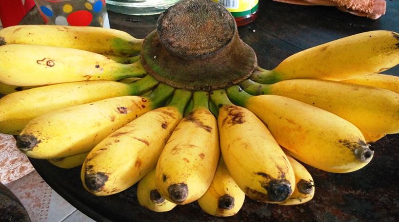 Cách làm chuối ngào đường màu đỏ