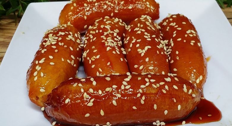 Cách làm chuối ngào đường màu đỏ