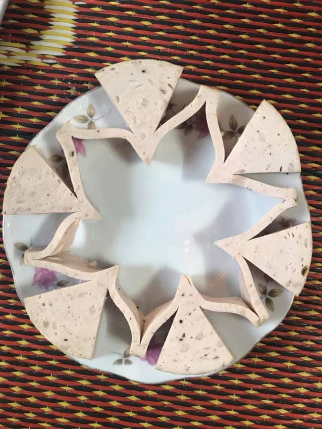 Cách cắt giò đẹp, cách cắt giò lụa hình hoa 6 cánh đẹp