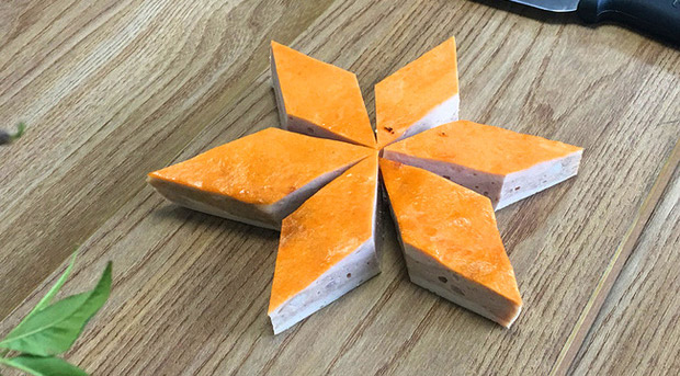 Cách cắt chả quế đẹp