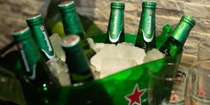 Giá bia Heineken bao nhiêu tiền 1 thùng 2022? Tìm hiểu các loại bia Heineken