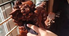 4 Cách lau bàn ghế gỗ, làm sạch đồ gỗ trạm trổ hiệu quả nhất