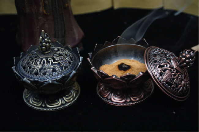 Xông nhà bằng bột tẩy uế