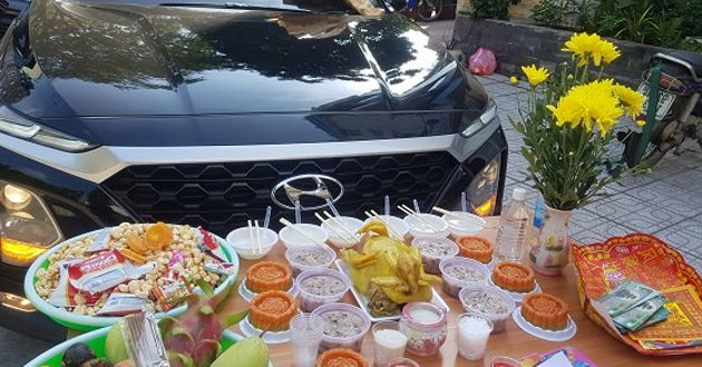 Cúng xe đầu năm