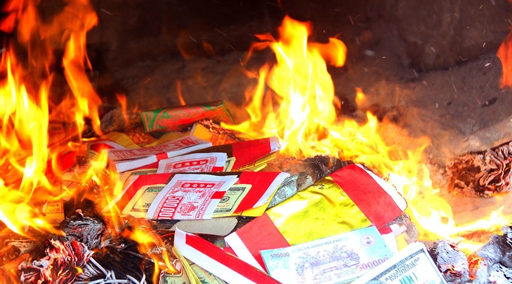 Bài cúng hóa vàng tất niên chuẩn nhất Bài cúng hóa vàng tất niên chuẩn nhất