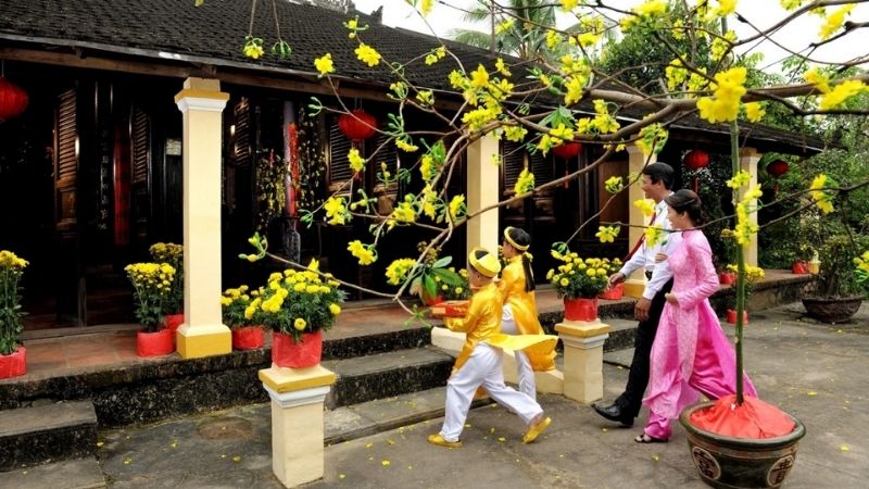 Mùng 1 Tết có nên mặc đồ trắng không? Mùng 1 Tết có nên mặc đồ màu đen không?