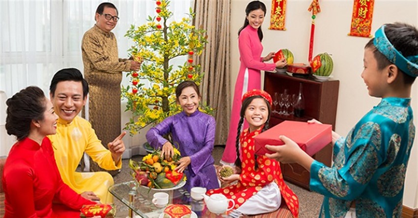 Trẻ con xông đất có tốt không? Trẻ con xông nhà được không?