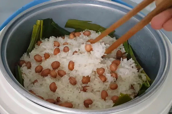 Nấu xôi đậu phộng Nấu xôi đậu phộng