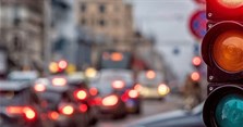 Lỗi vượt đèn đỏ phạt bao nhiêu tiền với xe máy, ô tô?