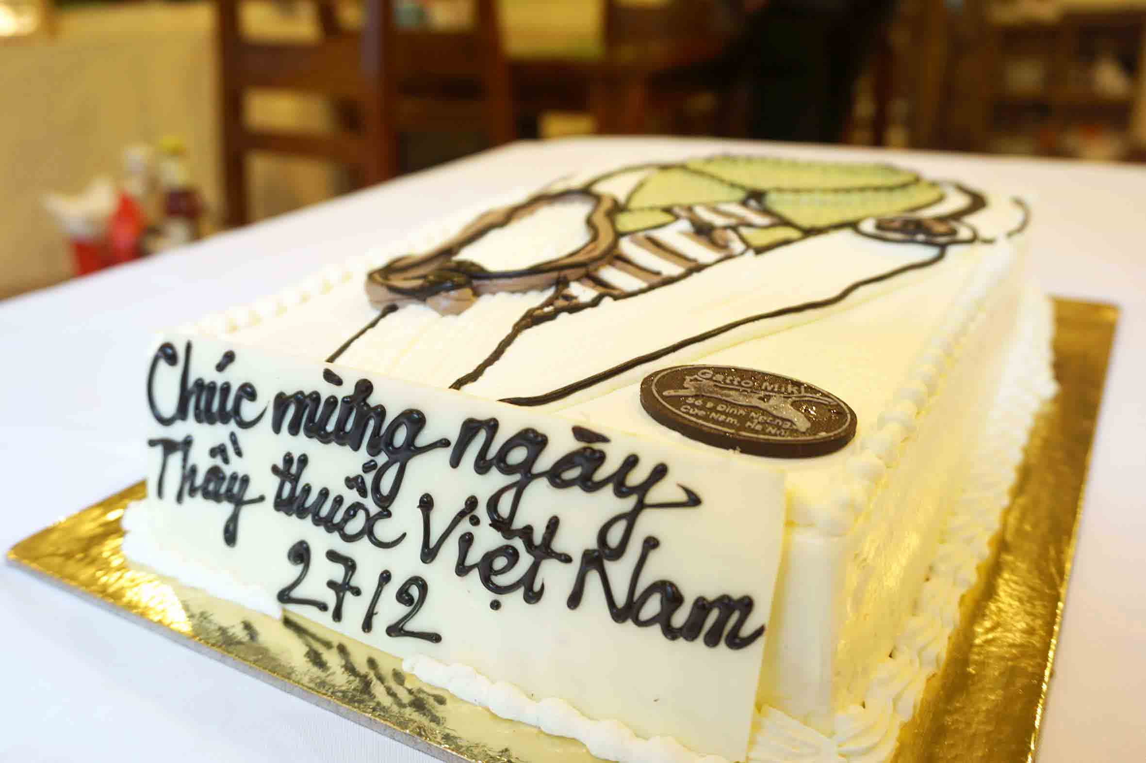 Mẫu bánh sinh nhật ngày Thầy thuốc Việt Nam 3