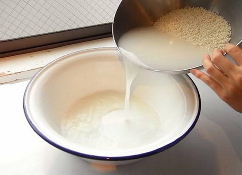 Cách làm sáng bạc bằng nước vo gạo Cách làm sáng bạc bằng nước vo gạo