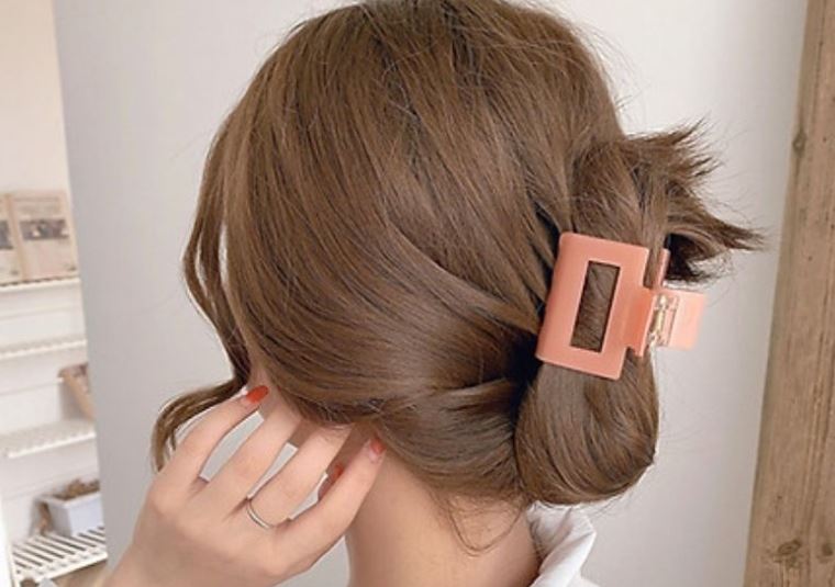 Cách kẹp tóc càng cua cho tóc xoăn sóng nước đẹp nhất