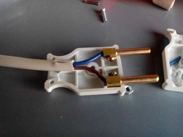 Cách nối dây điện vào phích cắm Cách nối dây điện vào phích cắm