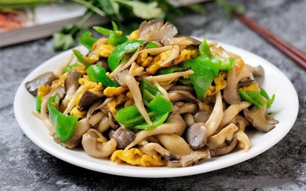 Nấm bào ngư xào trứng